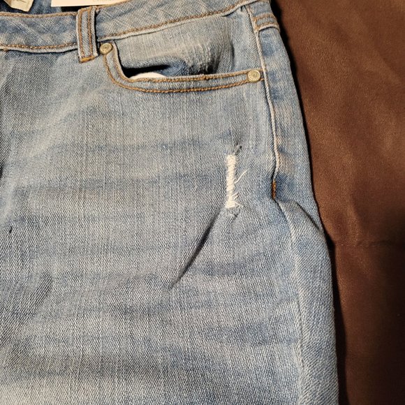 Distressed Lightwash Jeans - Picture 6 of 15